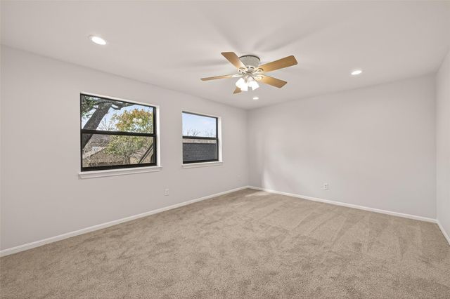 16 Town Oaks Place, Bellaire, TX 77401