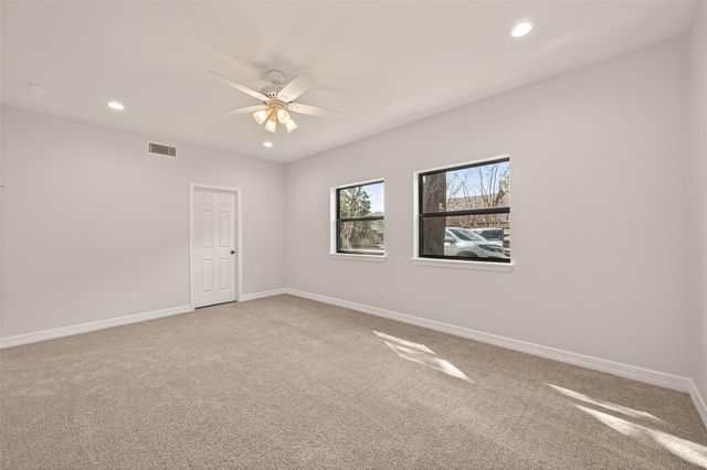 16 Town Oaks Place, Bellaire, TX 77401