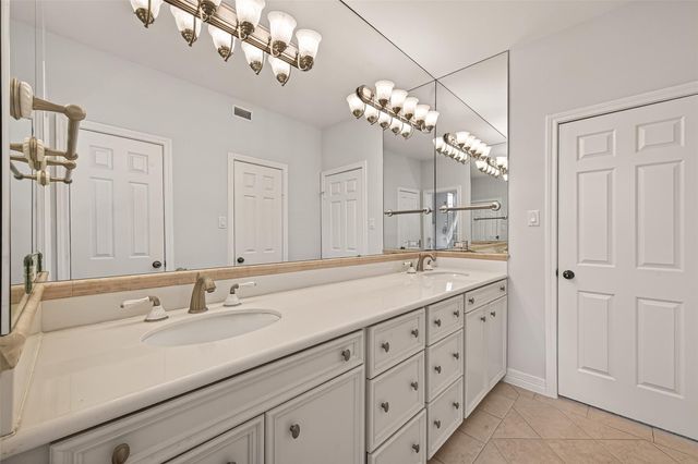 16 Town Oaks Place, Bellaire, TX 77401