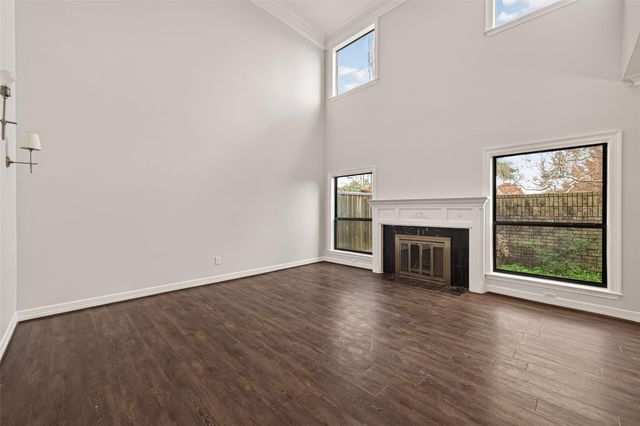 16 Town Oaks Place, Bellaire, TX 77401