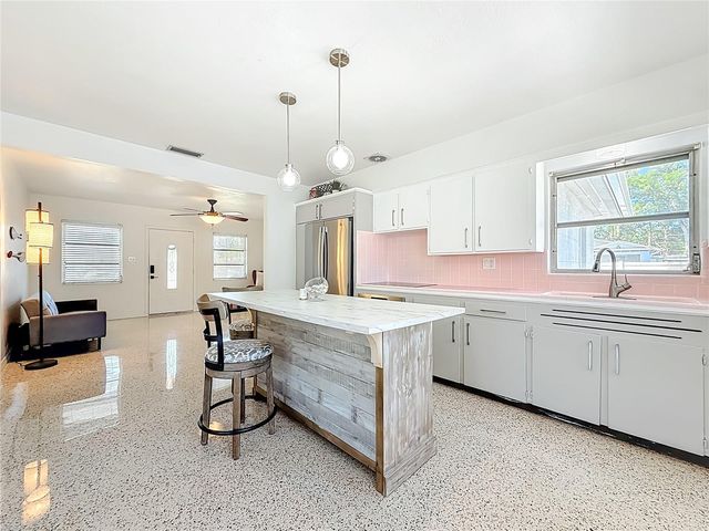 5401 17TH AVENUE S, Gulfport, FL 33707