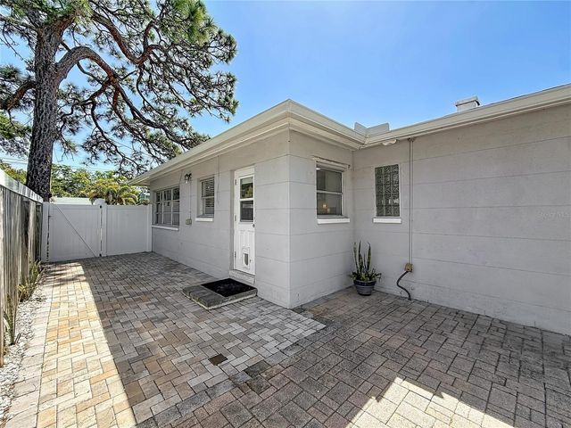 5401 17TH AVENUE S, Gulfport, FL 33707