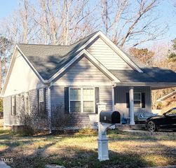 8 Elaine Circle, Durham, NC 27703