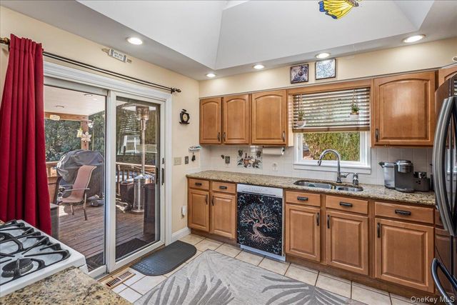 4 Andover Place, Huntington, NY 11743