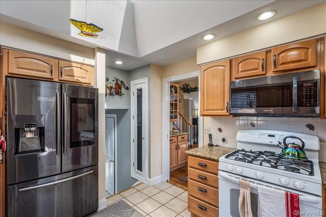 4 Andover Place, Huntington, NY 11743