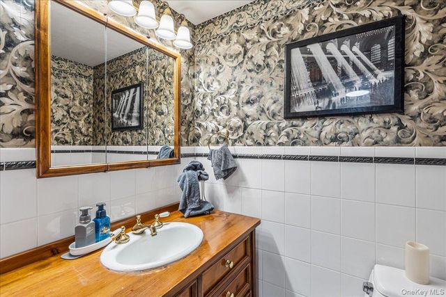 4 Andover Place, Huntington, NY 11743