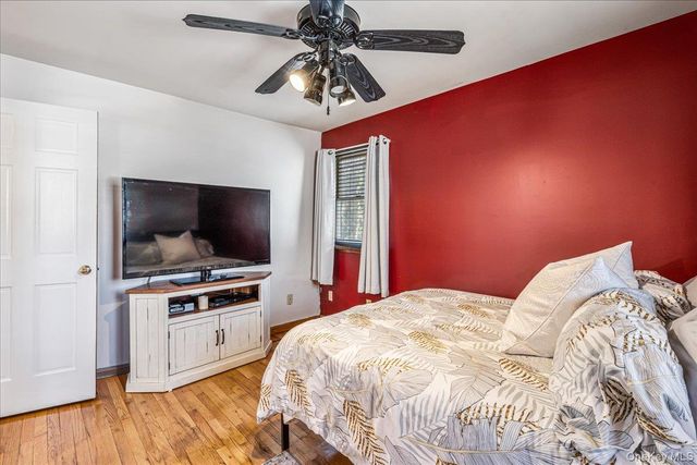 4 Andover Place, Huntington, NY 11743