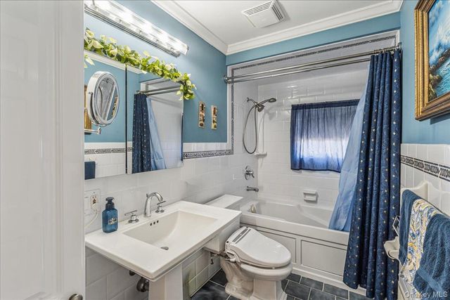 4 Andover Place, Huntington, NY 11743