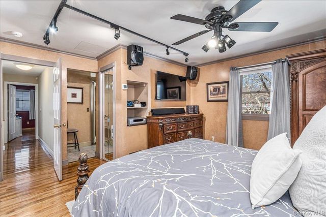 4 Andover Place, Huntington, NY 11743