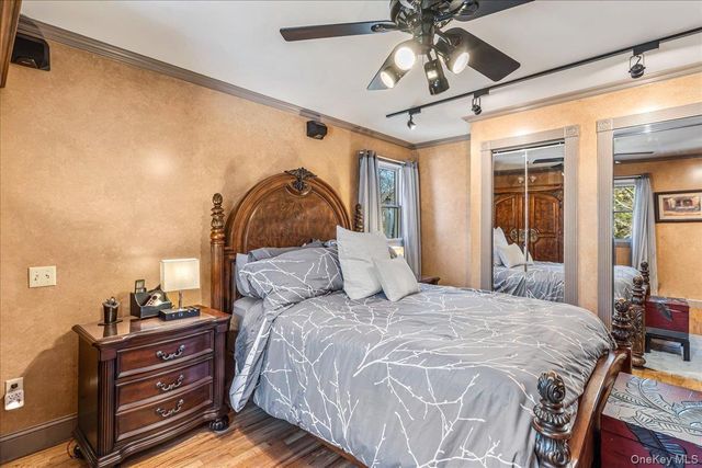 4 Andover Place, Huntington, NY 11743