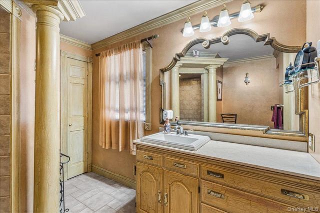 4 Andover Place, Huntington, NY 11743