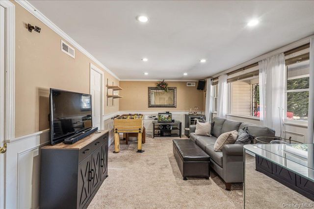 4 Andover Place, Huntington, NY 11743