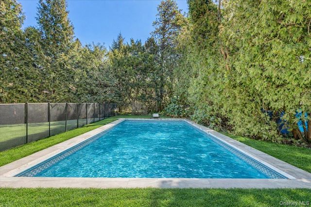 4 Andover Place, Huntington, NY 11743