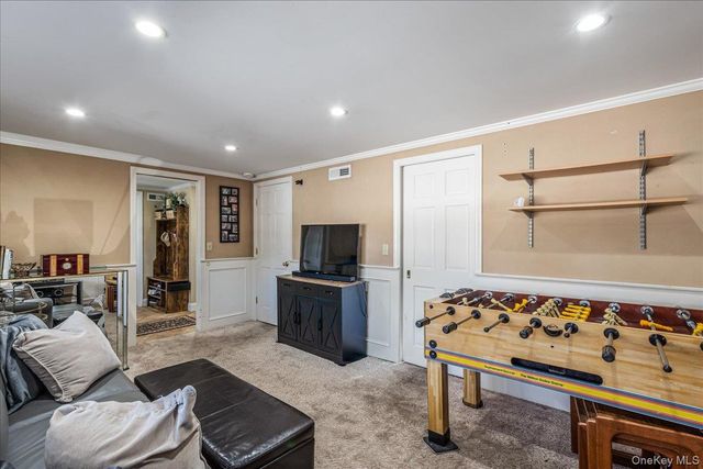 4 Andover Place, Huntington, NY 11743