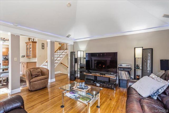 4 Andover Place, Huntington, NY 11743