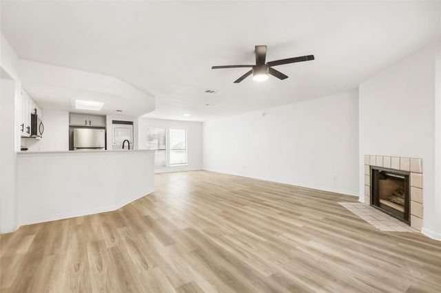 923 E 41st ST 105, Austin, TX 78751