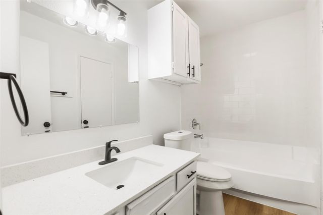 923 E 41st ST 105, Austin, TX 78751