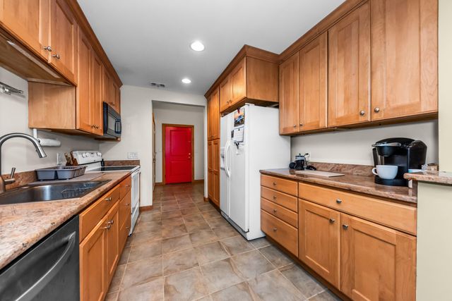 605 Watersedge Drive, Ann Arbor, MI 48105