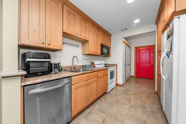 605 Watersedge Drive, Ann Arbor, MI 48105