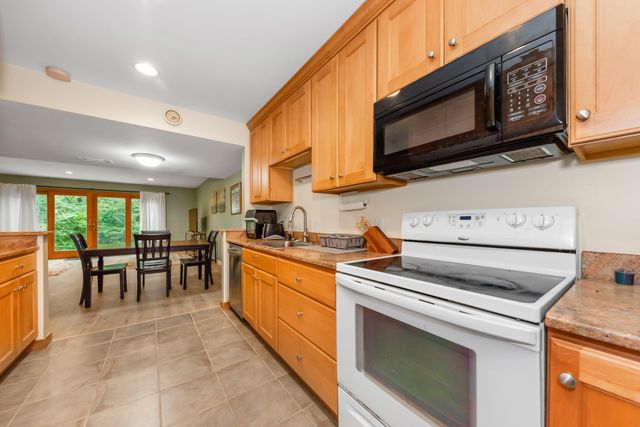 605 Watersedge Drive, Ann Arbor, MI 48105