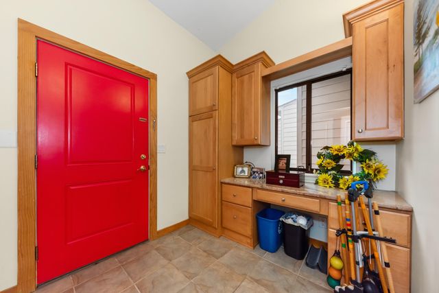 605 Watersedge Drive, Ann Arbor, MI 48105