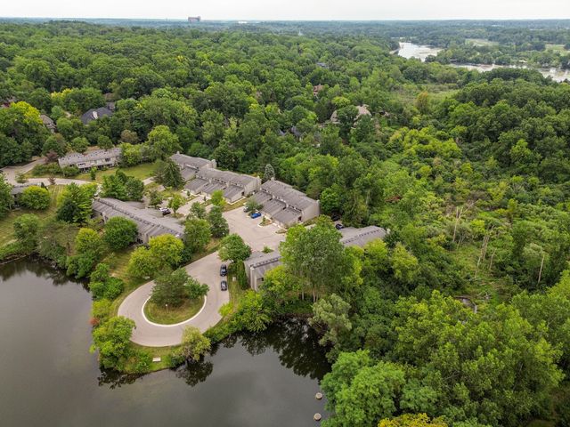 605 Watersedge Drive, Ann Arbor, MI 48105