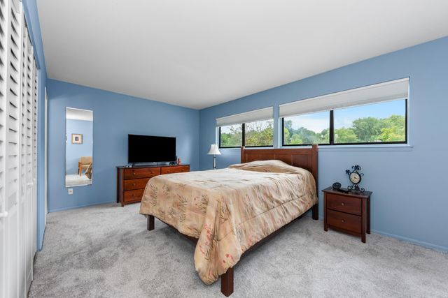 605 Watersedge Drive, Ann Arbor, MI 48105