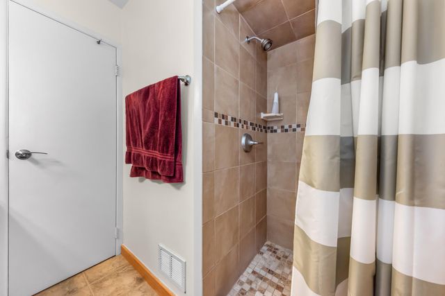605 Watersedge Drive, Ann Arbor, MI 48105