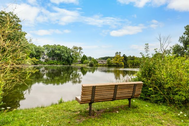 605 Watersedge Drive, Ann Arbor, MI 48105