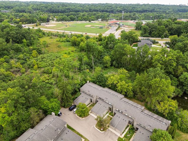 605 Watersedge Drive, Ann Arbor, MI 48105