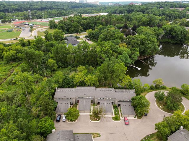 605 Watersedge Drive, Ann Arbor, MI 48105