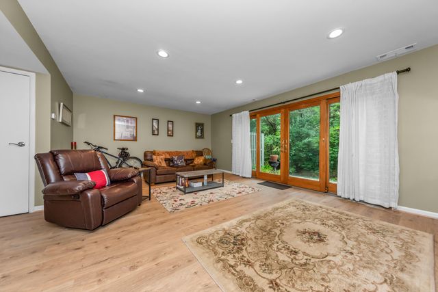 605 Watersedge Drive, Ann Arbor, MI 48105