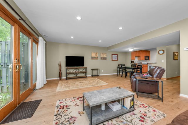 605 Watersedge Drive, Ann Arbor, MI 48105