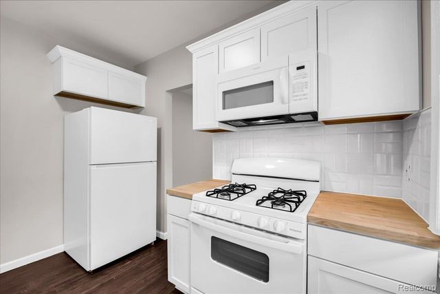 3304 Clairmount Street, Detroit, MI 48206