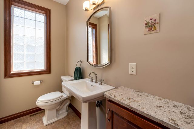105 Viking Court, Mankato, MN 56001