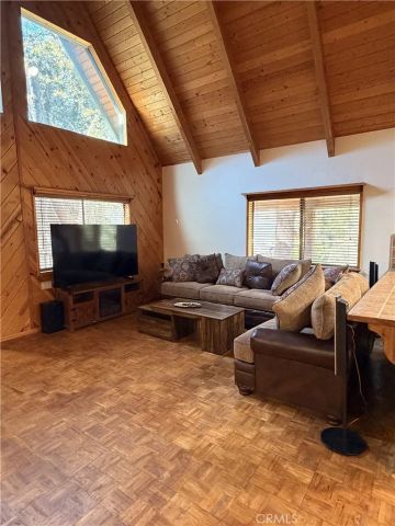 2208 Bernina Dr, Pine Mountain Club, CA 93222