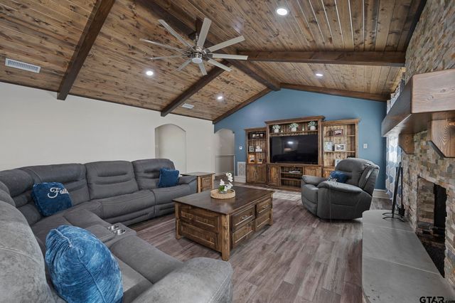 2201 Ridgley Drive, Flint, TX 75762