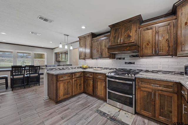 2201 Ridgley Drive, Flint, TX 75762