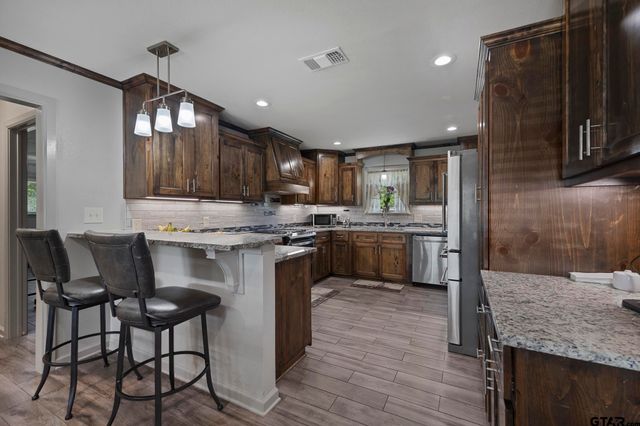 2201 Ridgley Drive, Flint, TX 75762