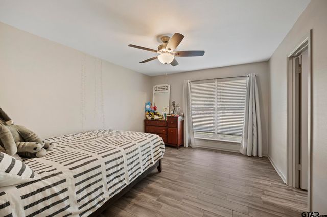 2201 Ridgley Drive, Flint, TX 75762