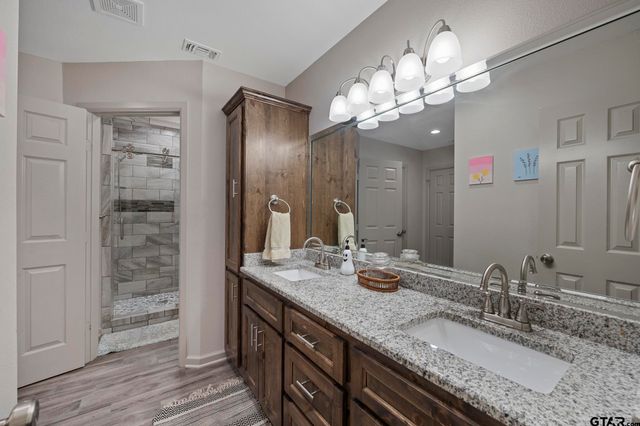 2201 Ridgley Drive, Flint, TX 75762