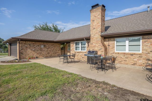 2201 Ridgley Drive, Flint, TX 75762