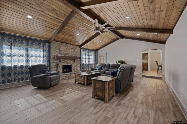 2201 Ridgley Drive, Flint, TX 75762