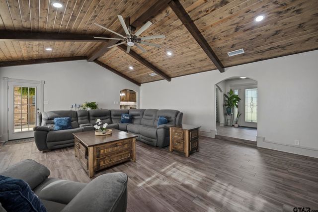 2201 Ridgley Drive, Flint, TX 75762