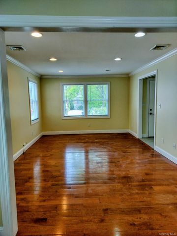 53 Juniper B, Port Washington, NY 11050