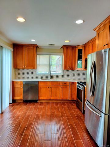 53 Juniper B, Port Washington, NY 11050