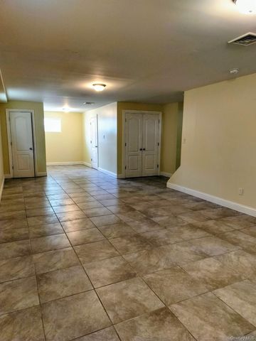 53 Juniper B, Port Washington, NY 11050