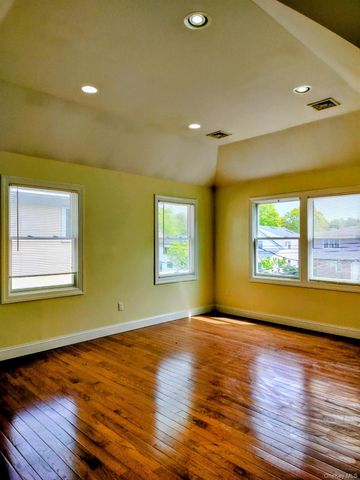 53 Juniper B, Port Washington, NY 11050