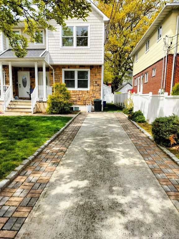 53 Juniper B, Port Washington, NY 11050