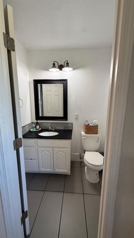 2041 Wally Ct, Modesto, CA 95350